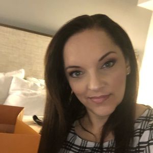 Meet your Posher, Angela